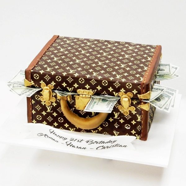 Louis Vuitton Trunk Cake celebrate events for lady in Dubai
